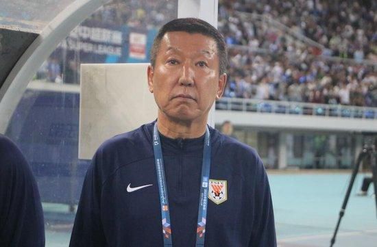 TA：切尔西冬窗无法召回卢卡库，球员租借合同中无相应条款据The Athletic消息，切尔西在将卢卡库外租至罗马的合同中，没有设置召回球员的条款。